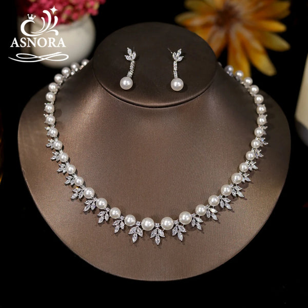 Luxury Pearl Necklace with 2 Pieces Clear Earning